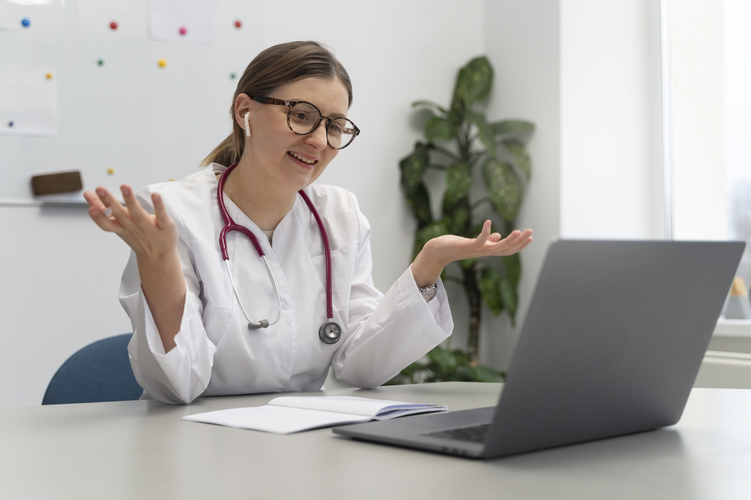 Which gut health coach gives online consultations in India?